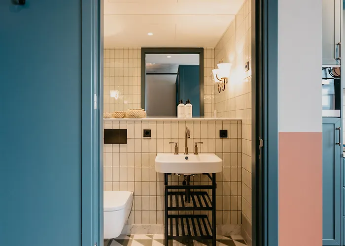 The July - Boat & Co Отель