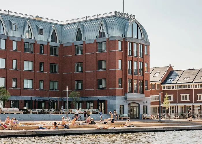 The July - Boat & Co 4*